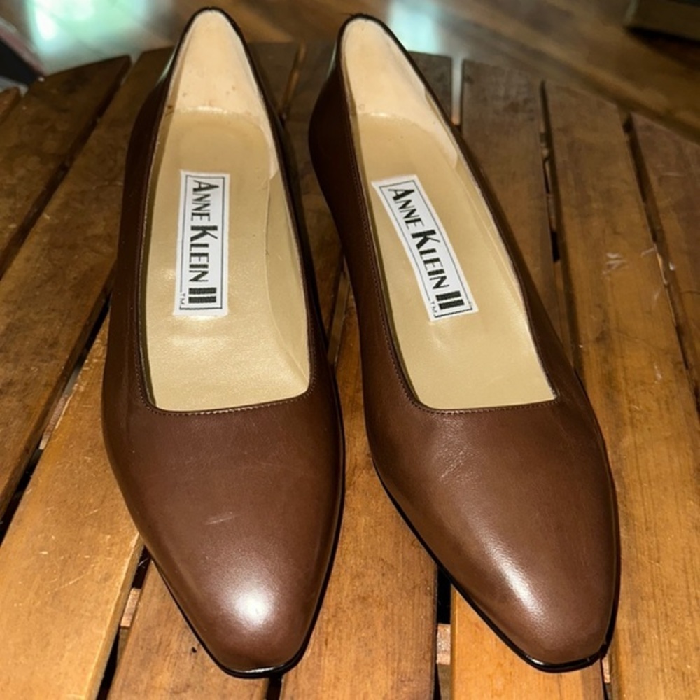 NWOB Condition Ann Klein pumps with squared heels. Brown leather, size 8.5